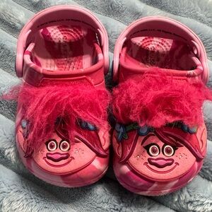 Crocs Trolls Poppy Clogs Pink Toddler Size C6 Fuzzy Hair Sandals
